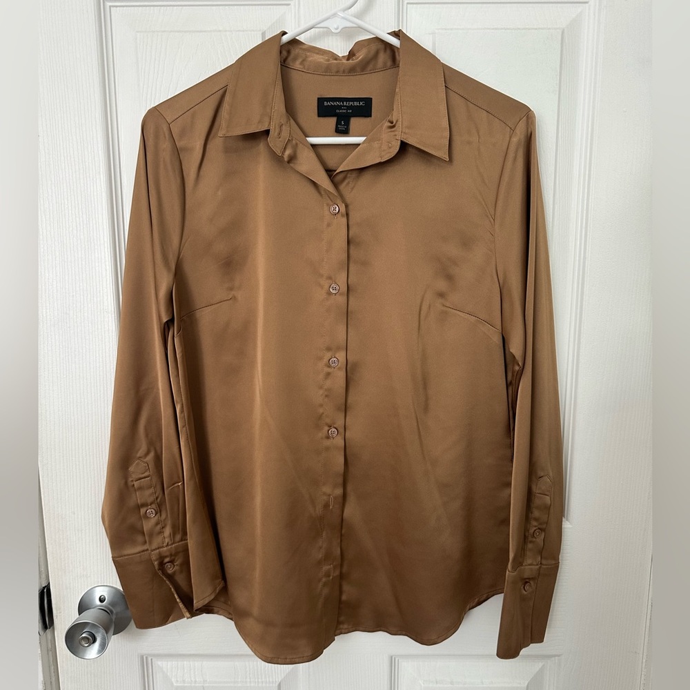 Banana Republic women’s satin blouse. New without tags. Never worn.